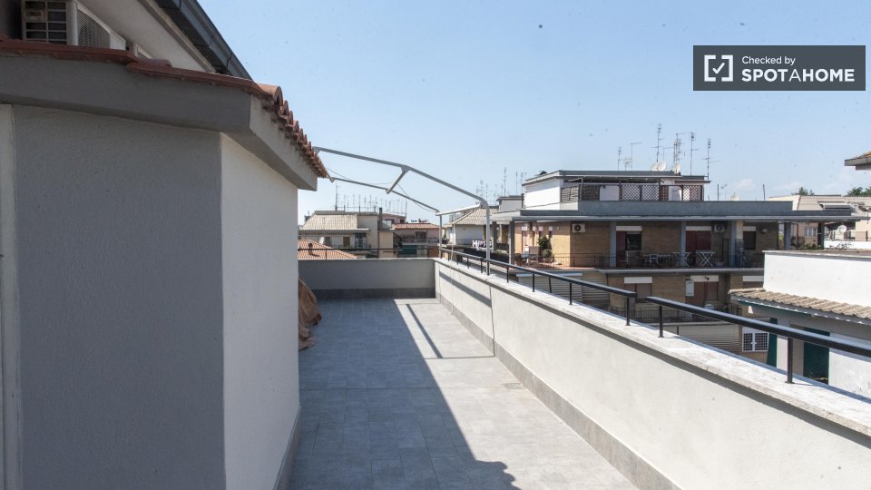 Immagine 15 di Appartamento in affitto  in Via Pietro Maffi a Roma