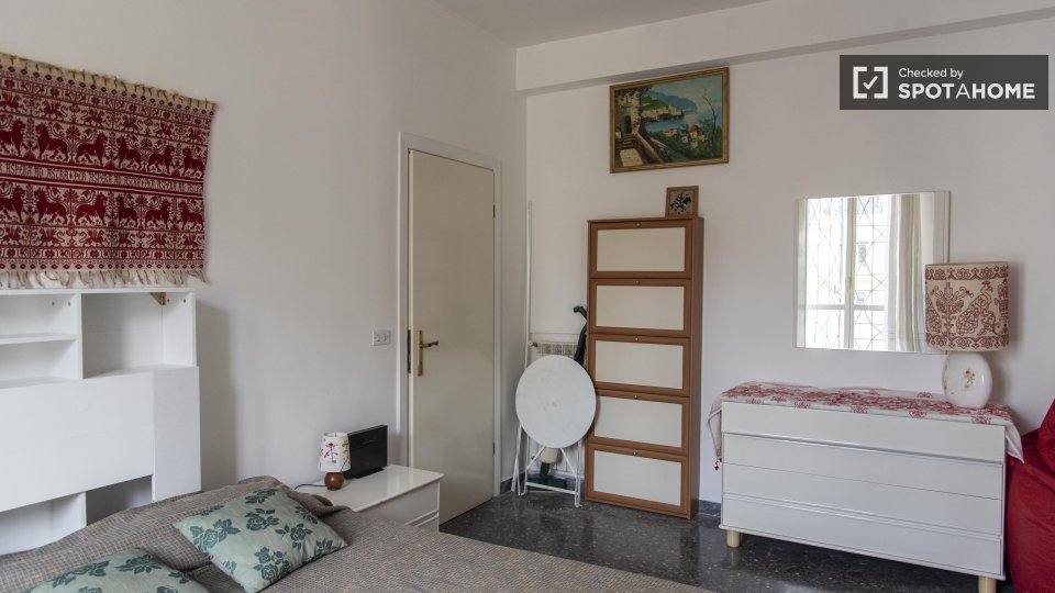 Immagine 15 di Appartamento in affitto  in Via Gian Luca Squarcialupo a Roma