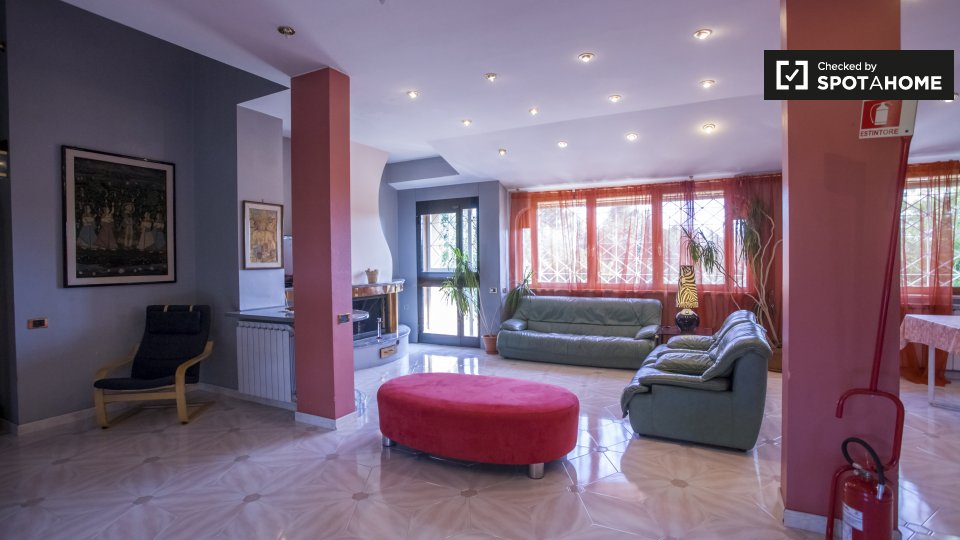 Immagine 6 di Appartamento in affitto  in Via Del fosso di Fioranello a Roma