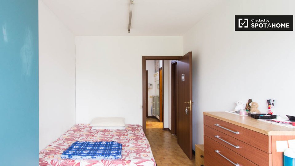 Immagine 17 di Camera condivisa in affitto  in Via dei Missaglia a Milano