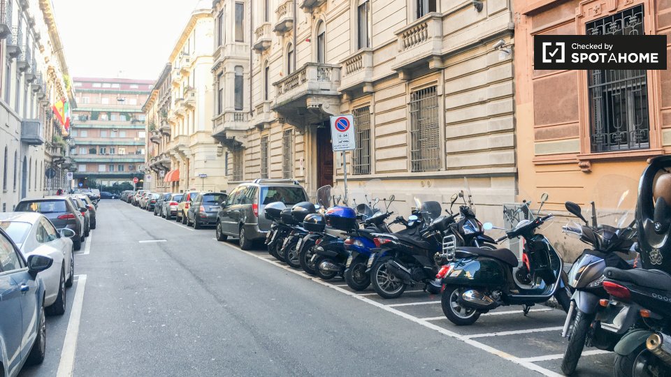 Immagine 11 di Ufficio in affitto  in Via Carroccio a Milano