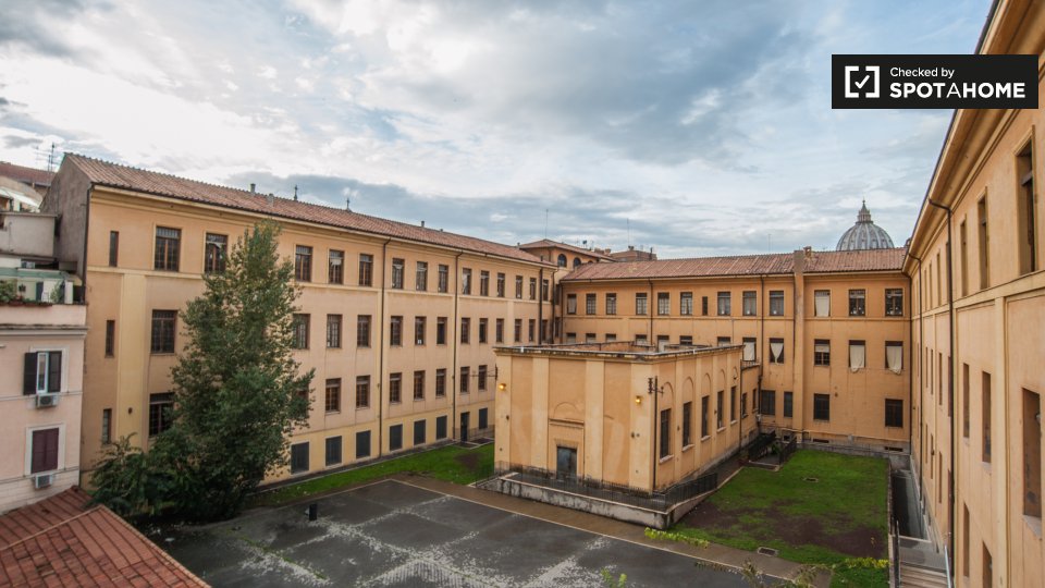 Immagine 16 di Ufficio in affitto  in Via delle Fornaci, 00165 Roma RM, Italy a Roma