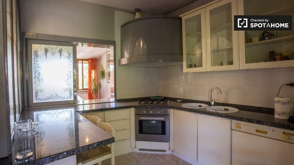 Immagine 9 di Appartamento in affitto  in Via Del fosso di Fioranello a Roma