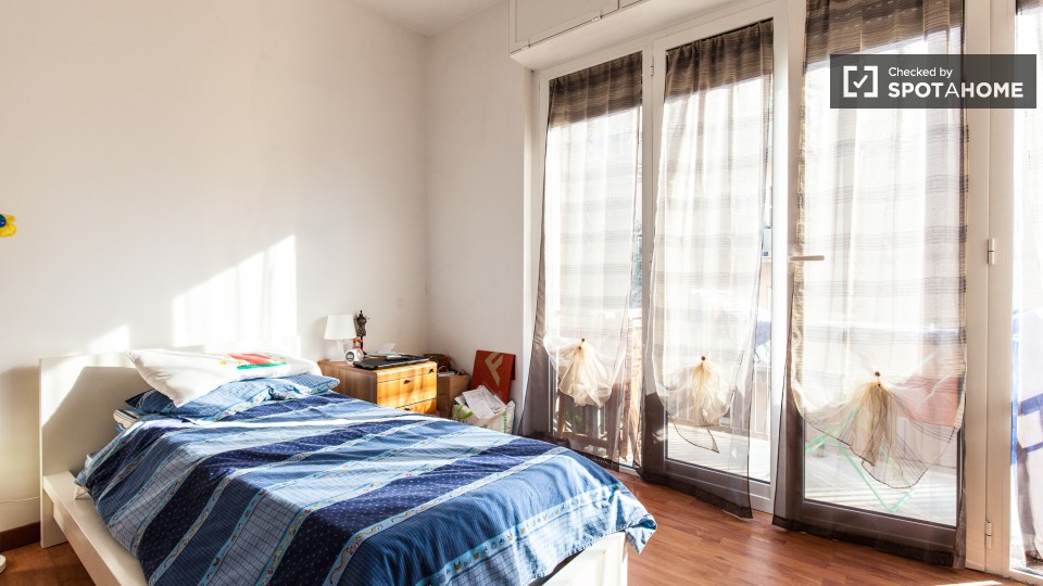 Immagine 2 di Camera condivisa in affitto  in Via del Fontanile Arenato a Roma