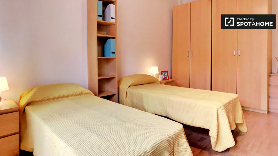 Immagine 2 di Camera condivisa in affitto  in Via Giovanni Pezzotti a Milano