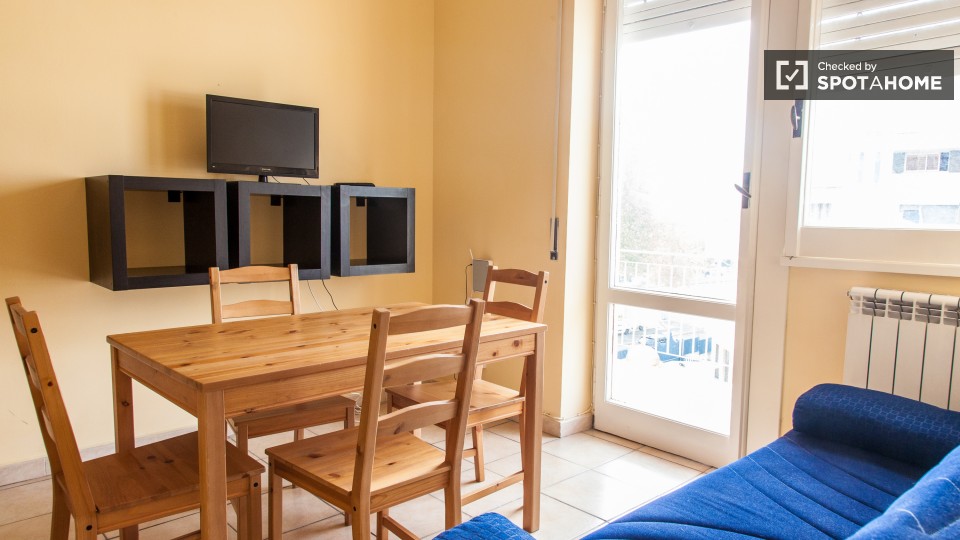 Immagine 8 di Camera condivisa in affitto  in Viale Jonio a Roma