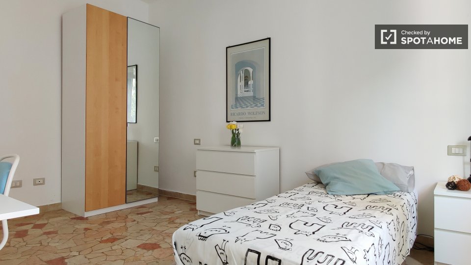 Immagine 3 di Camera condivisa in affitto  in Via Fratelli Rosselli a Milano