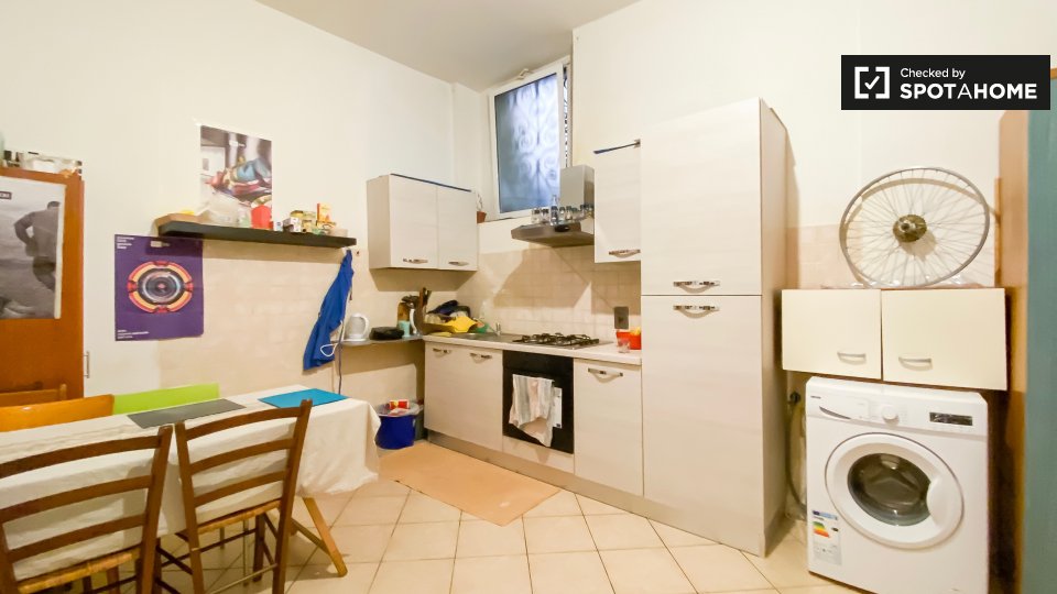 Immagine 10 di Camera condivisa in affitto  in Piazza Vittorio Emanuele II a Roma