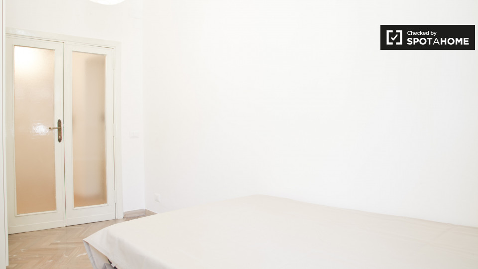 Immagine 3 di Camera condivisa in affitto  in Via Temistocle Calzecchi Onesti a Roma