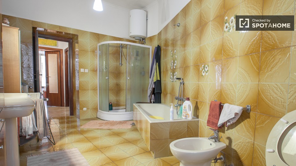 Immagine 13 di Camera condivisa in affitto  in Via Mecenate a Roma