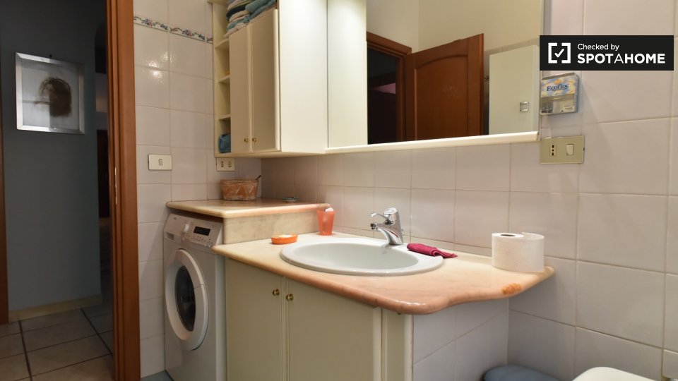 Immagine 11 di Camera condivisa in affitto  in Via di Torrevecchia, 00168 Roma RM, Italy a Roma