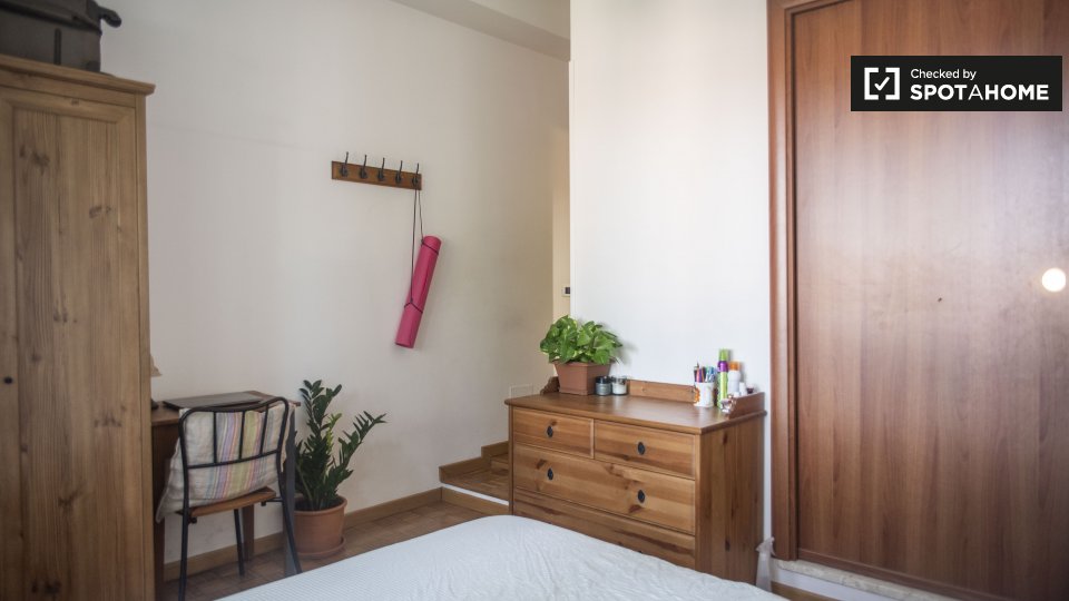 Immagine 17 di Camera condivisa in affitto  in Via Francesco Vettori a Roma