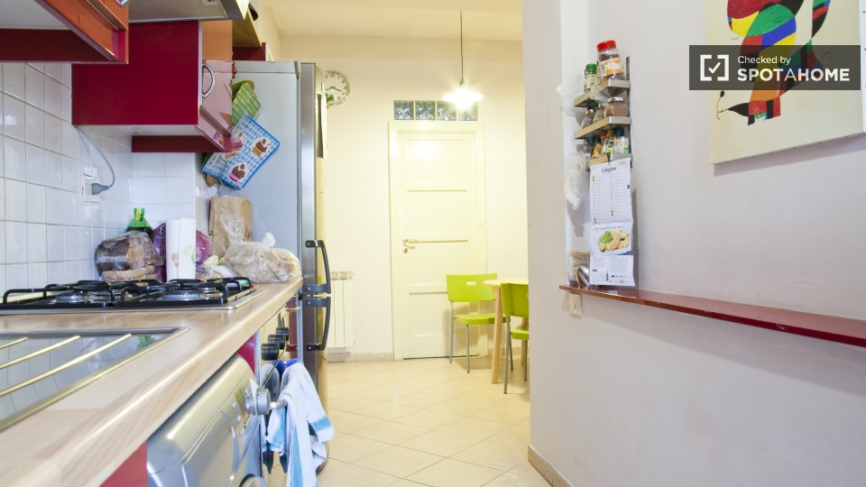 Immagine 10 di Camera condivisa in affitto  in Via Tiburtina a Roma