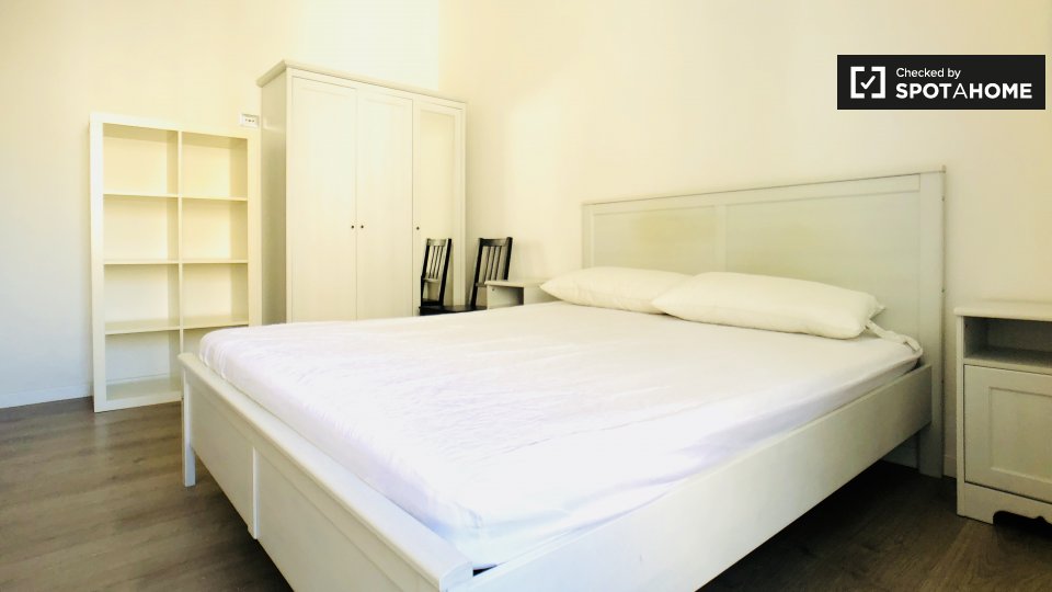 Immagine 2 di Camera condivisa in affitto  in Via Valdarno a Roma