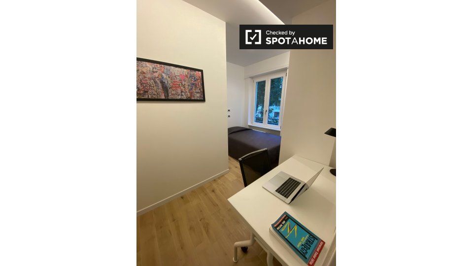 Immagine 10 di Camera condivisa in affitto  in Largo Ettore Marchiafava a Roma