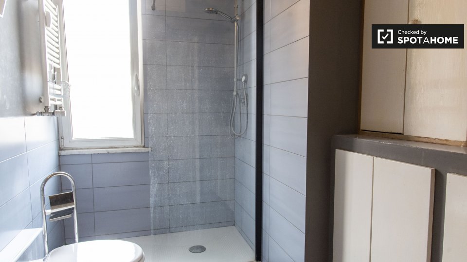 Immagine 6 di Appartamento in affitto  in Via Francesco Caracciolo a Roma