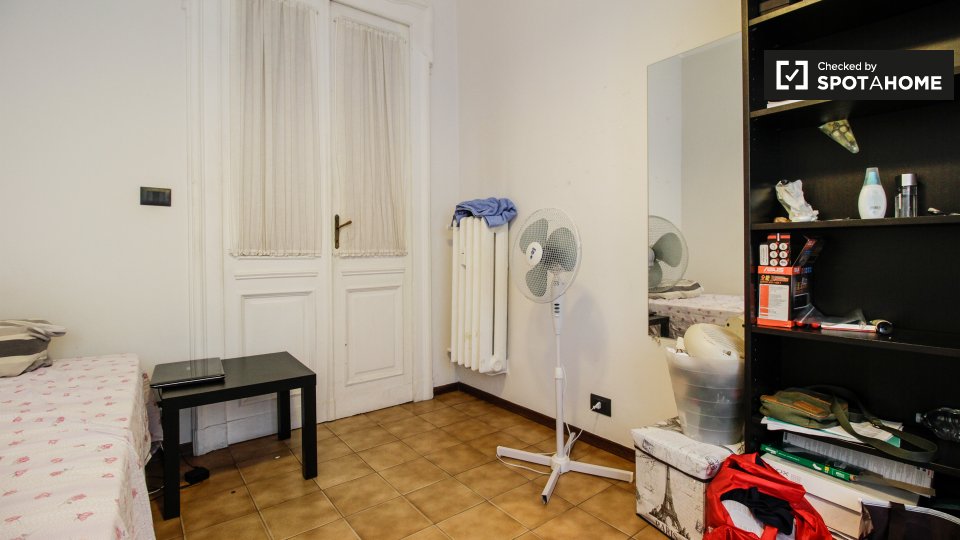 Immagine 5 di Camera condivisa in affitto  in Corso S. Maurizio a Torino