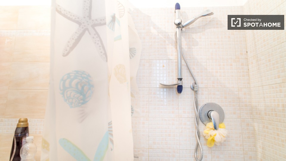 Immagine 18 di Camera condivisa in affitto  in Largo Somalia a Roma