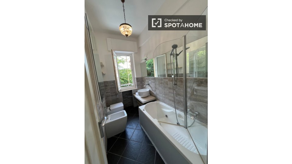 Immagine 13 di Camera condivisa in affitto  in Via Carmelo Onorato a Genova