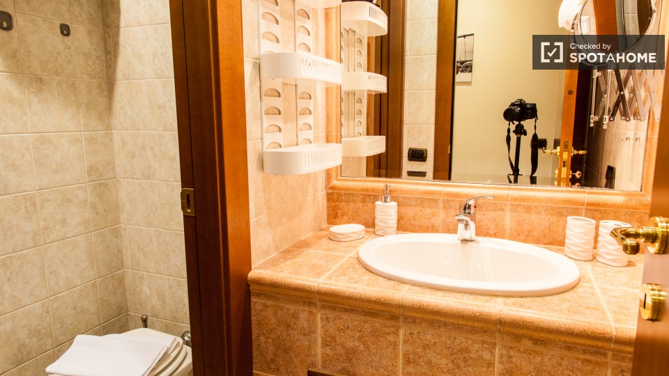 Immagine 6 di Appartamento in affitto  in Via della Pisana a Roma