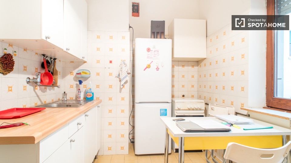 Immagine 12 di Camera condivisa in affitto  in Largo Somalia a Roma