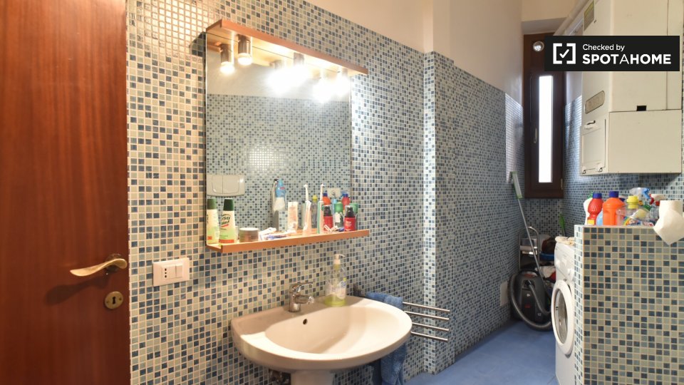 Immagine 18 di Camera condivisa in affitto  in Piazza Vittorio Emanuele II, 00185 Roma RM, Italy a Roma