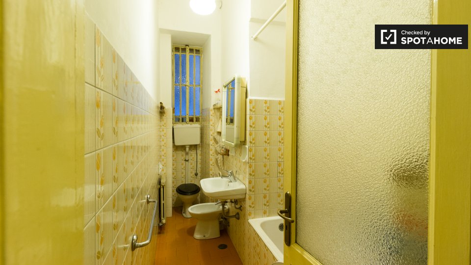 Immagine 12 di Camera condivisa in affitto  in Via Rossana a Torino