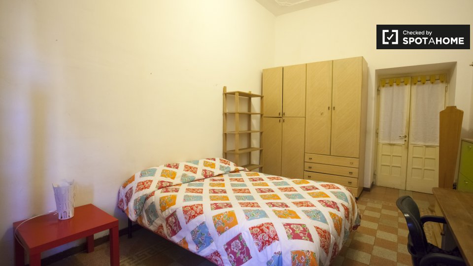 Immagine 3 di Camera condivisa in affitto  in Piazza Melozzo da Forlì, 00196 Roma RM, Italy a Roma