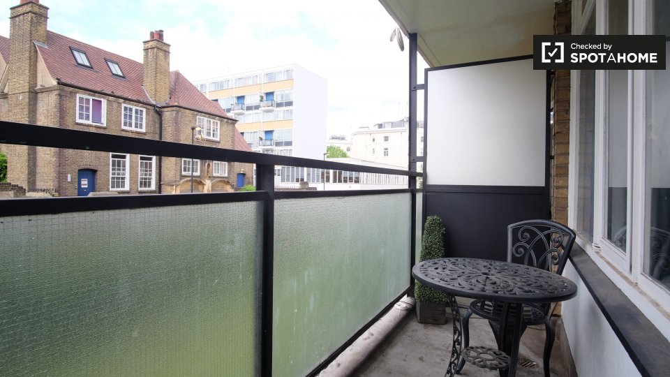 Immagine 6 di Ufficio in affitto  in Flat a 