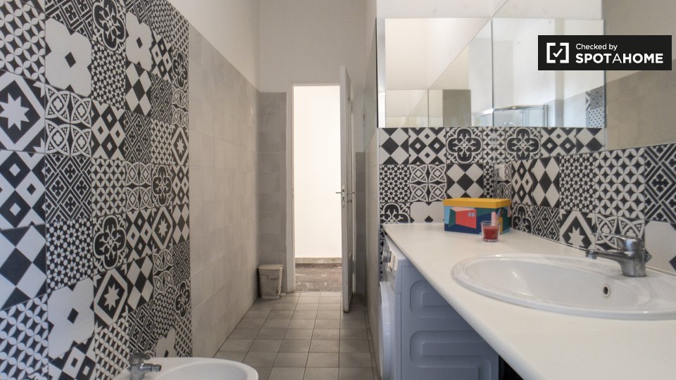 Immagine 11 di Camera condivisa in affitto  in Via Francesco Baracca a Sesto San Giovanni