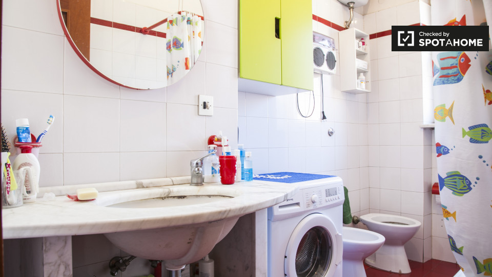 Immagine 14 di Camera condivisa in affitto  in Via dei Crispolti a Roma