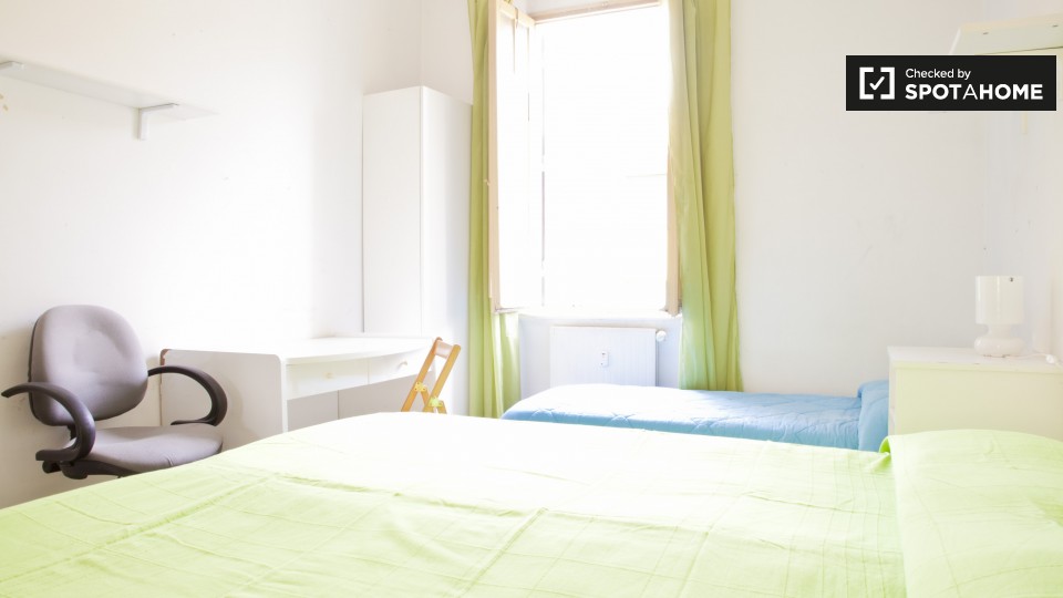 Immagine 3 di Camera condivisa in affitto  in Via Dacia a Roma