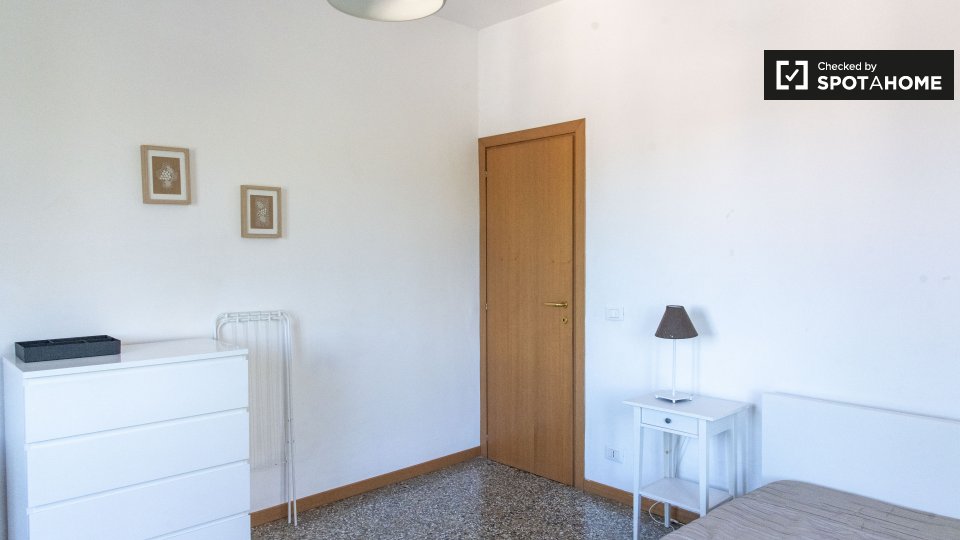 Immagine 18 di Camera condivisa in affitto  in Via Portuense a Roma