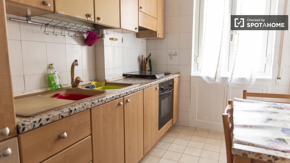 Immagine 1 di Appartamento in affitto  in Via Gian Luca Squarcialupo a Roma