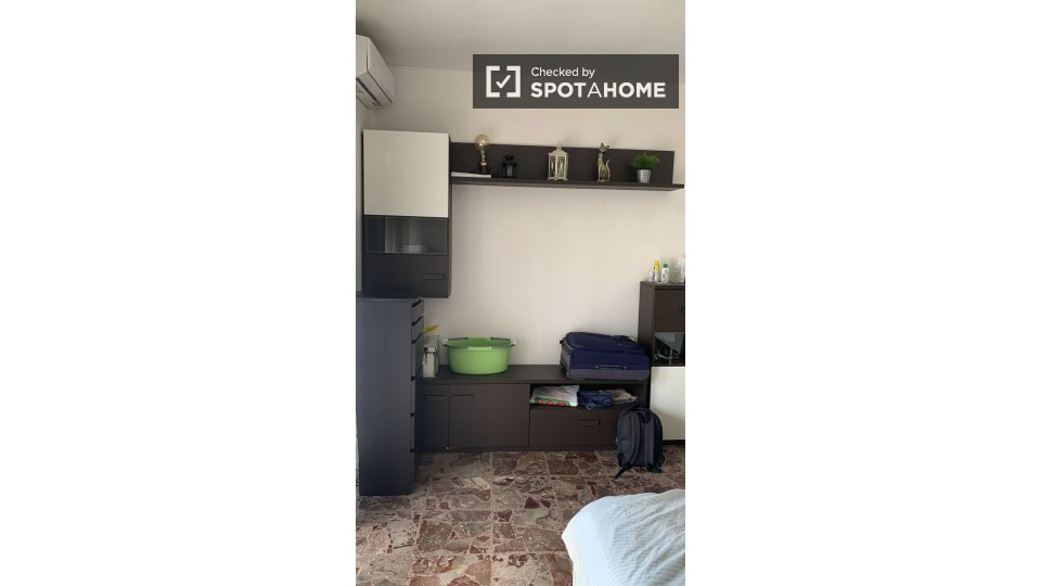 Immagine 6 di Camera condivisa in affitto  in Via Francesco Bianchi, 00133 Roma RM, Italy a Roma