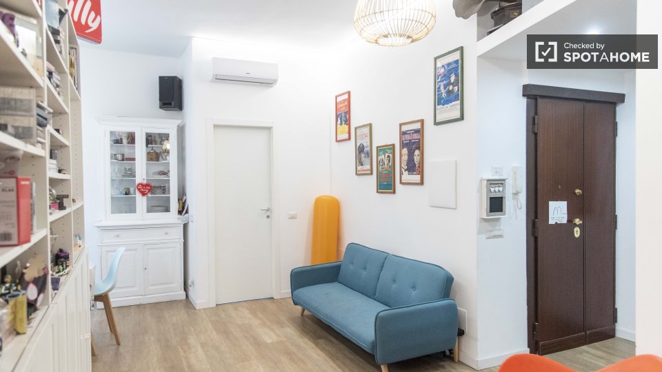 Immagine 15 di Camera condivisa in affitto  in Via Delle Azalee a Roma