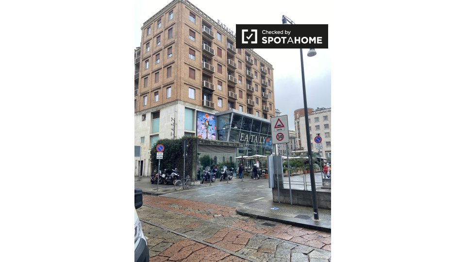 Immagine 16 di Camera condivisa in affitto  in P.za XXV Aprile a Milano
