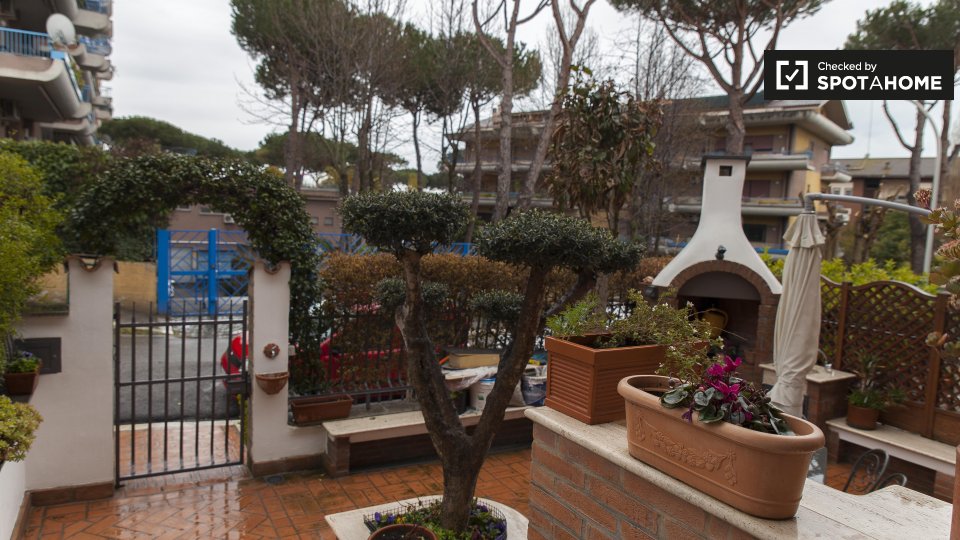 Immagine 18 di Camera condivisa in affitto  in Via Anite di Tegea a Roma