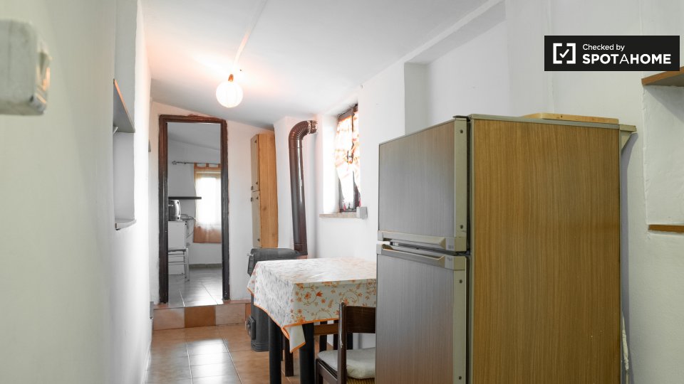 Immagine 3 di Appartamento in affitto  in Via di Porta Medaglia, 148, 00134 Roma RM, Italy a Roma