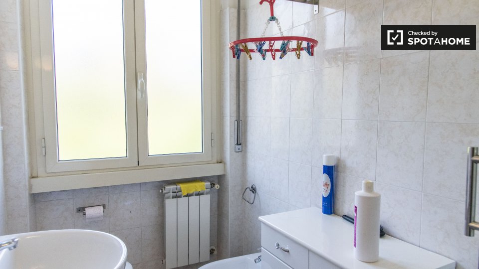 Immagine 11 di Camera condivisa in affitto  in Via Portuense a Roma