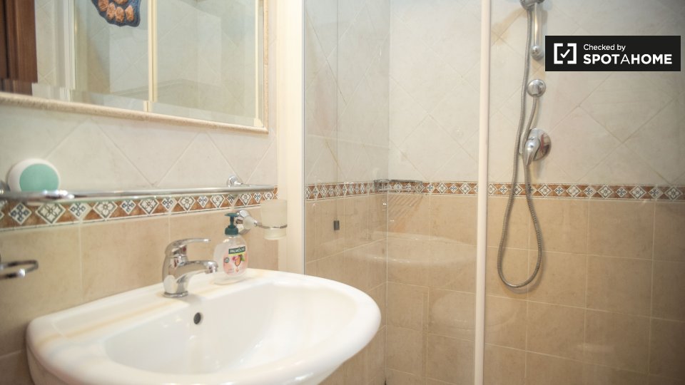 Immagine 8 di Camera condivisa in affitto  in Via Francesco Vettori a Roma