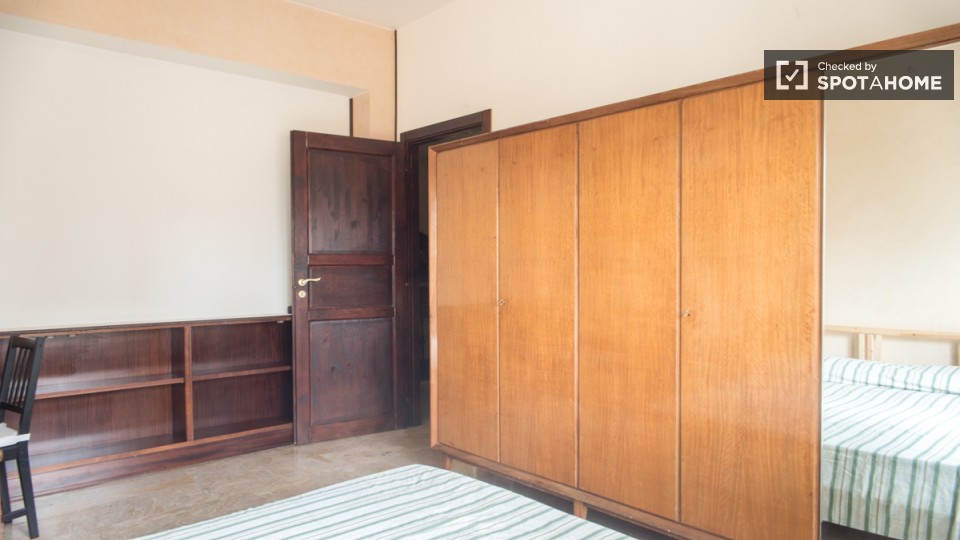 Immagine 17 di Camera condivisa in affitto  in Via Caprese a Roma