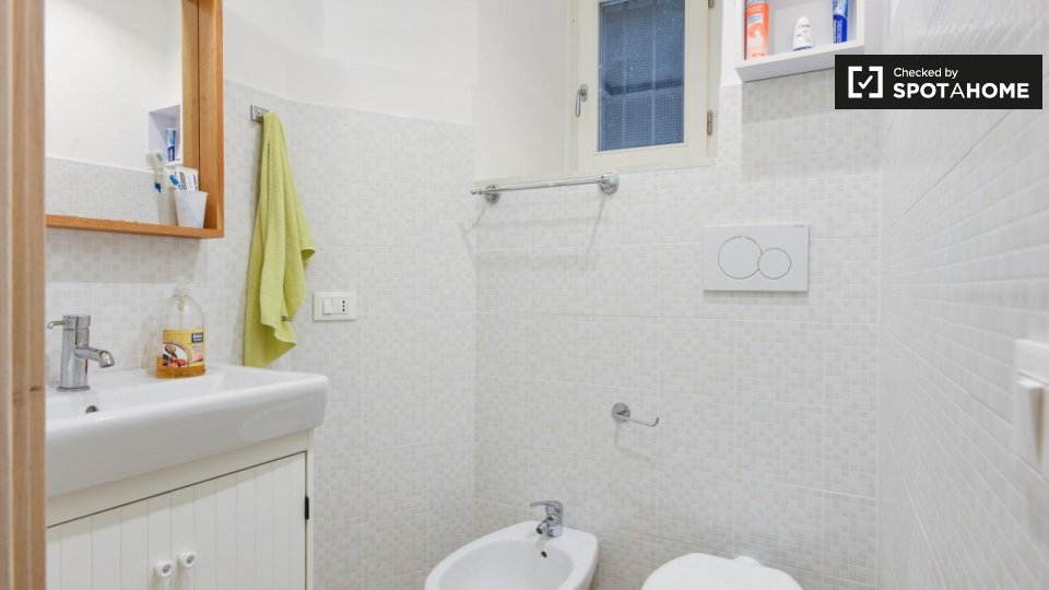 Immagine 10 di Camera condivisa in affitto  in Via Basento a Roma