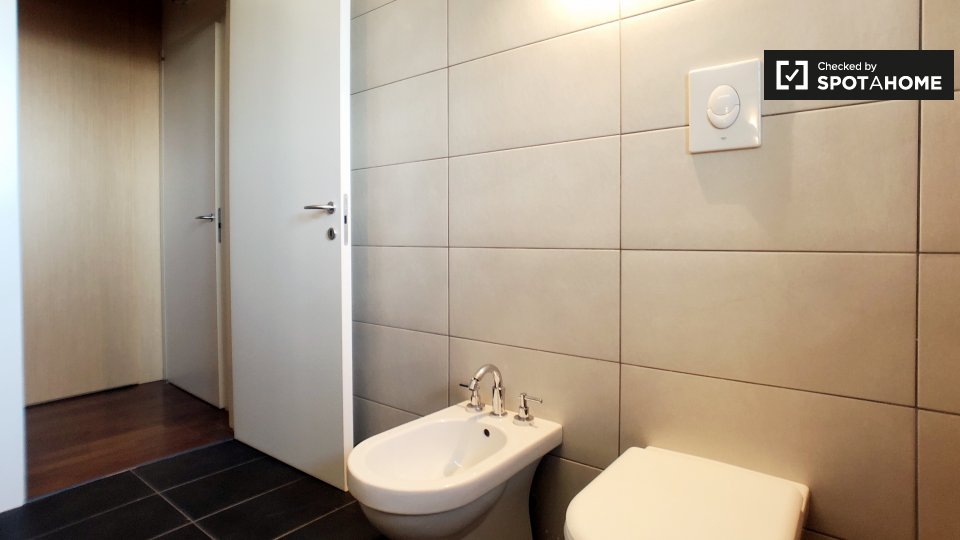 Immagine 18 di Ufficio in affitto  in Via Carlo Imbonati, 20159 Milano MI, Italy a Milano