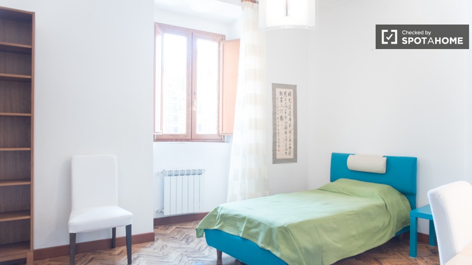 Immagine 2 di Camera condivisa in affitto  in Via Napoli a Roma