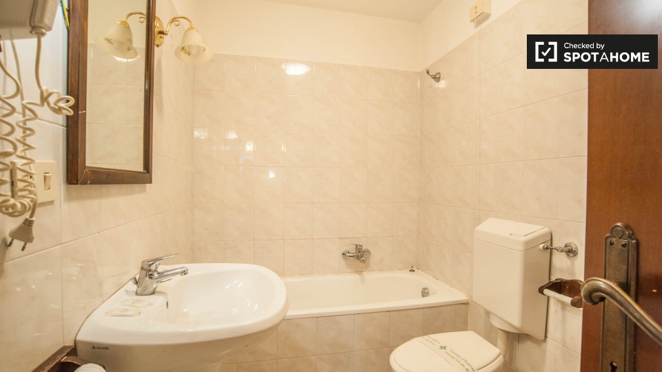 Immagine 9 di Appartamento in affitto  in Via dei Gonzaga a Roma