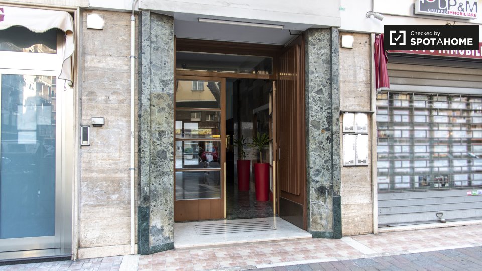 Immagine 6 di Camera condivisa in affitto  in Via Oderisi da Gubbio a Roma