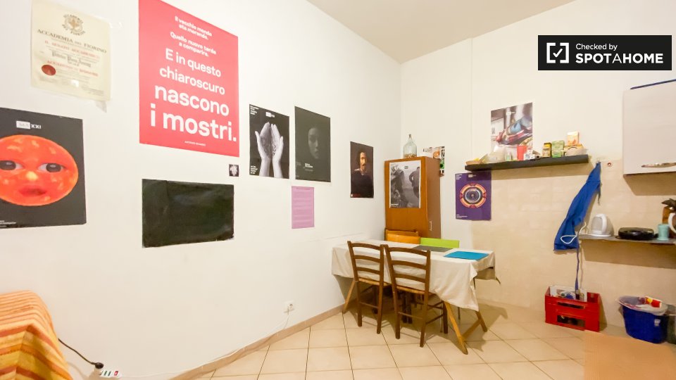 Immagine 13 di Camera condivisa in affitto  in Piazza Vittorio Emanuele II a Roma