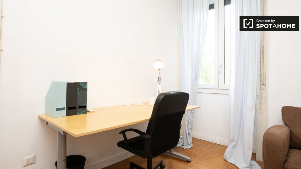 Immagine 5 di Camera condivisa in affitto  in Largo Isabella d'Aragona a Milano