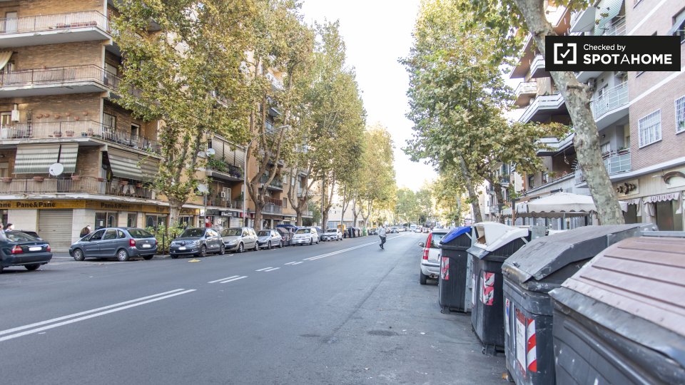 Immagine 7 di Camera condivisa in affitto  in Via Oderisi da Gubbio a Roma